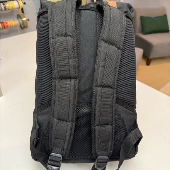 HERSCHEL Black Backpack 🎒 Red Stripe Interior with Computer pocket - Picture 3 of 12